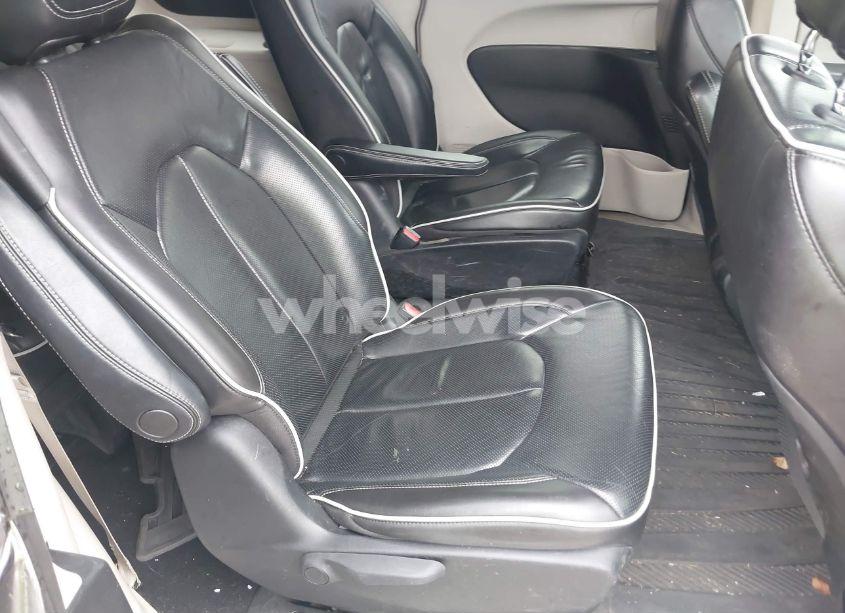 Photo 8 of 2021 Chrysler Pacifica HYBRID LIMITED (VIN 2C4RC1S73MR507369)