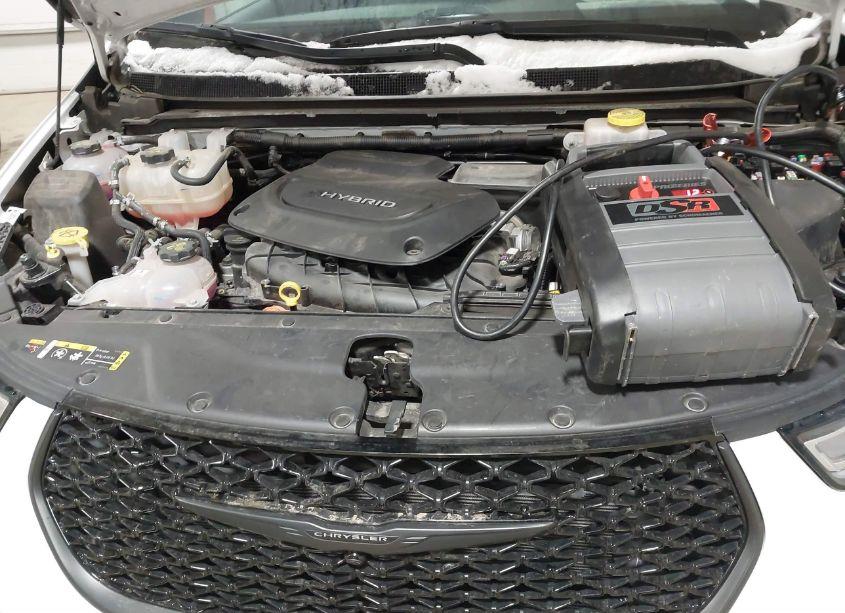 Photo 10 of 2022 Chrysler Pacifica HYBRID LIMITED (VIN 2C4RC1S74NR173841)