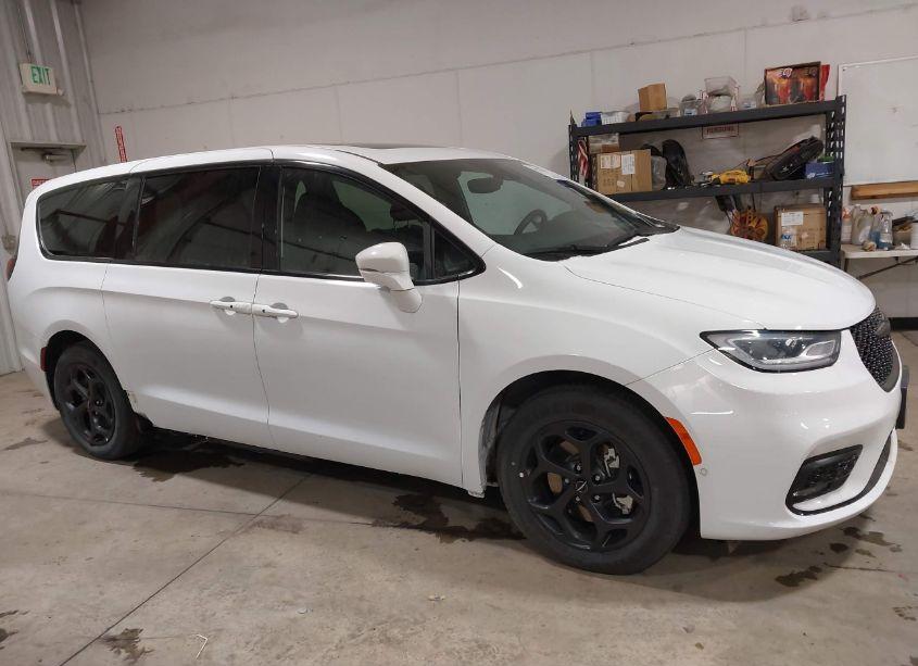 Photo 14 of 2022 Chrysler Pacifica HYBRID LIMITED (VIN 2C4RC1S74NR173841)