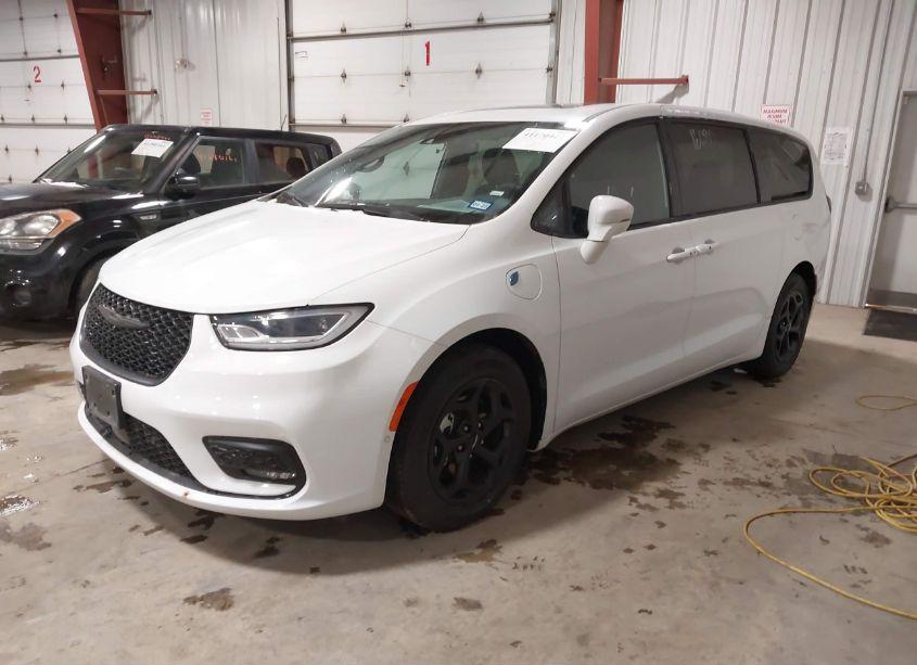 Photo 2 of 2022 Chrysler Pacifica HYBRID LIMITED (VIN 2C4RC1S74NR173841)