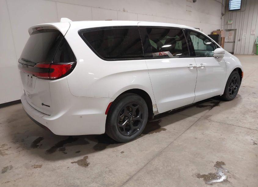 Photo 4 of 2022 Chrysler Pacifica HYBRID LIMITED (VIN 2C4RC1S74NR173841)