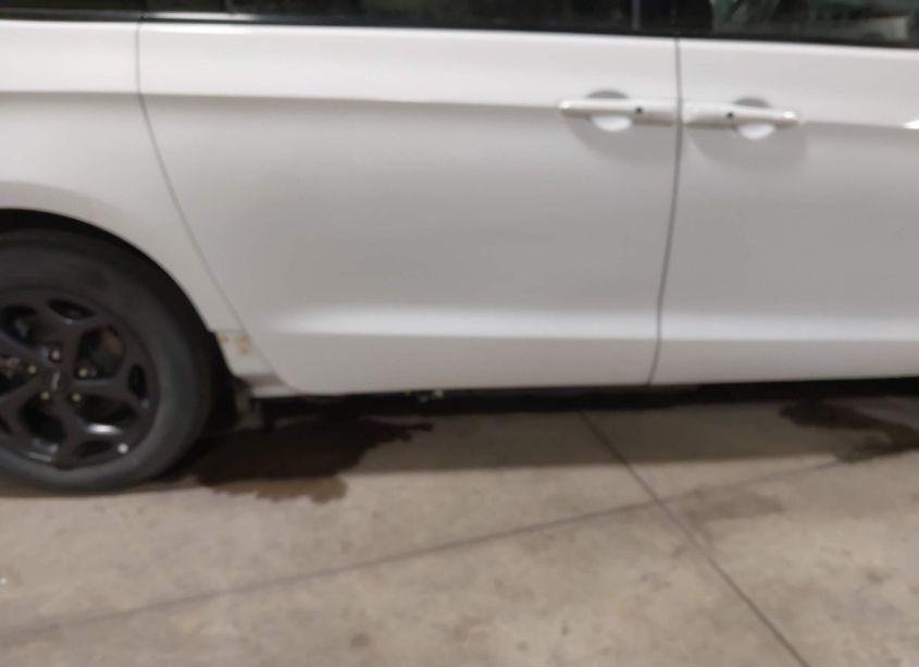 Photo 6 of 2022 Chrysler Pacifica HYBRID LIMITED (VIN 2C4RC1S74NR173841)