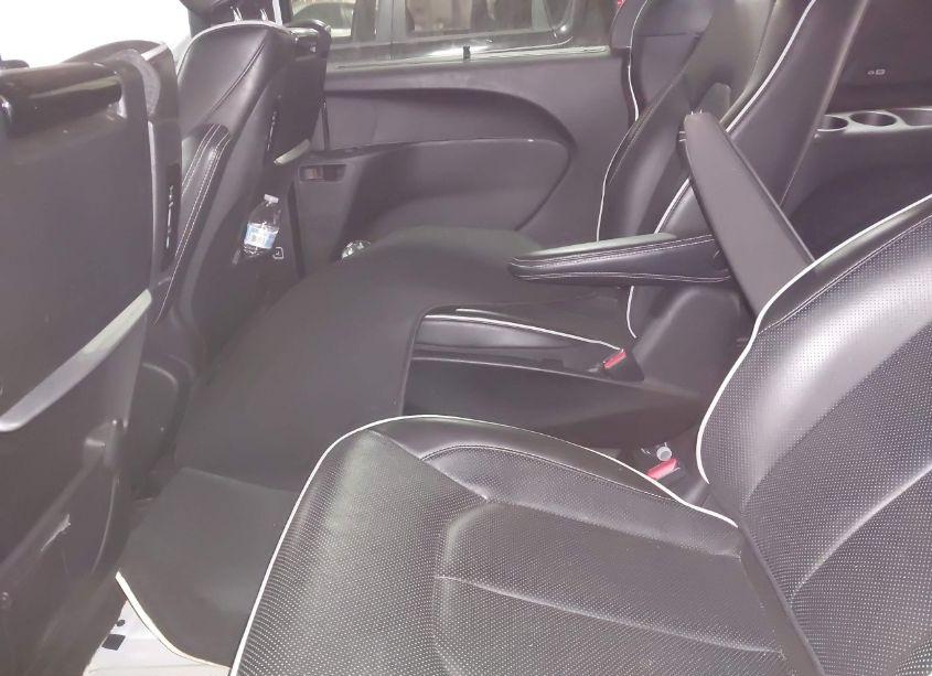 Photo 8 of 2022 Chrysler Pacifica HYBRID LIMITED (VIN 2C4RC1S74NR173841)