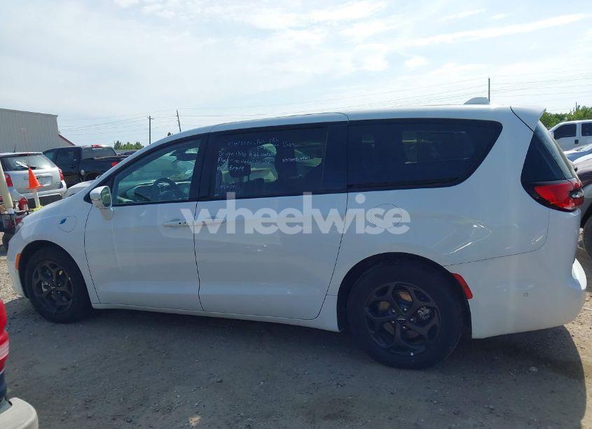 Photo 14 of 2022 Chrysler Pacifica HYBRID LIMITED (VIN 2C4RC1S74NR179980)
