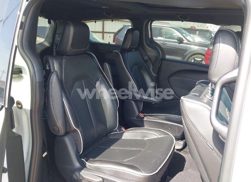 Photo 8 of 2022 Chrysler Pacifica HYBRID LIMITED (VIN 2C4RC1S74NR179980)