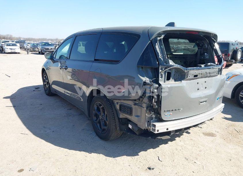Photo 3 of 2022 Chrysler Pacifica HYBRID LIMITED (VIN 2C4RC1S77NR144530)