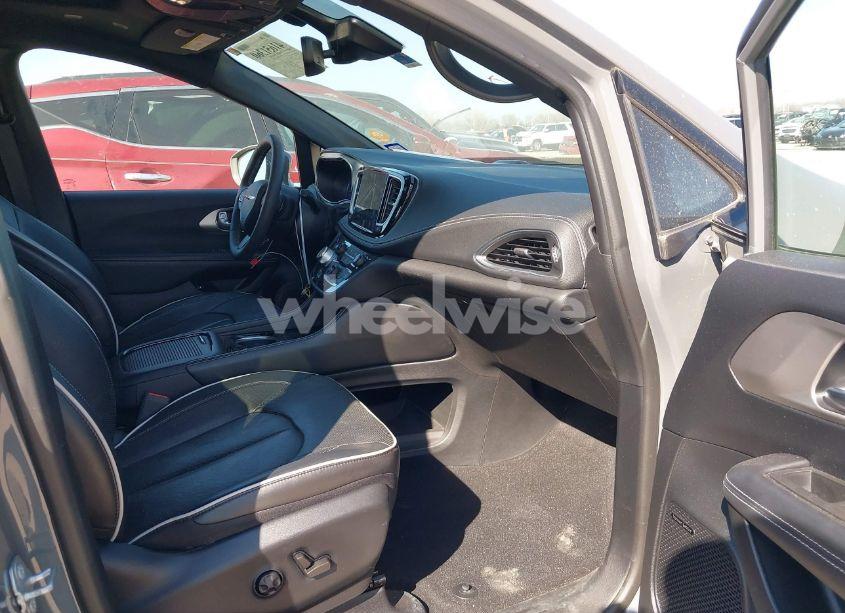 Photo 5 of 2022 Chrysler Pacifica HYBRID LIMITED (VIN 2C4RC1S77NR144530)