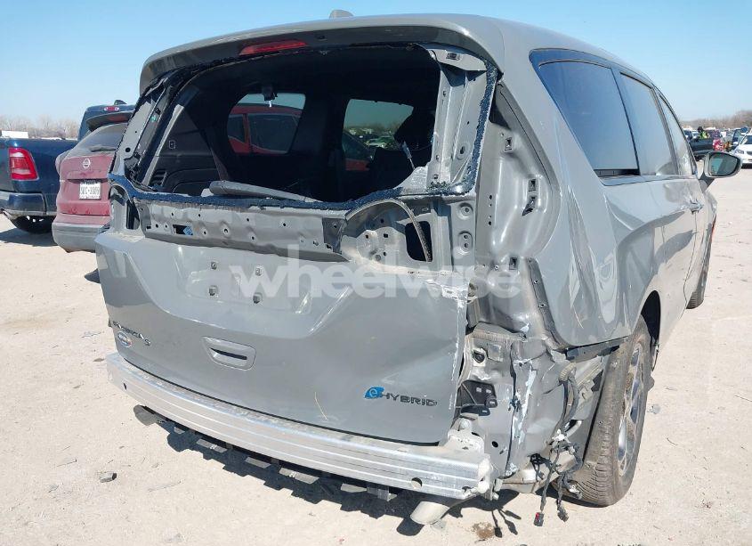 Photo 6 of 2022 Chrysler Pacifica HYBRID LIMITED (VIN 2C4RC1S77NR144530)