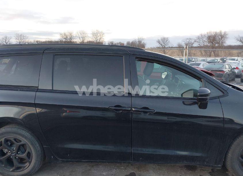 Photo 14 of 2021 Chrysler Pacifica HYBRID LIMITED (VIN 2C4RC1S78MR521915)