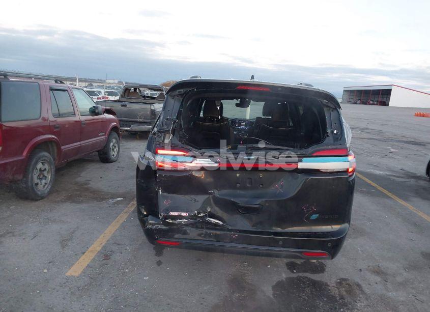 Photo 17 of 2021 Chrysler Pacifica HYBRID LIMITED (VIN 2C4RC1S78MR521915)