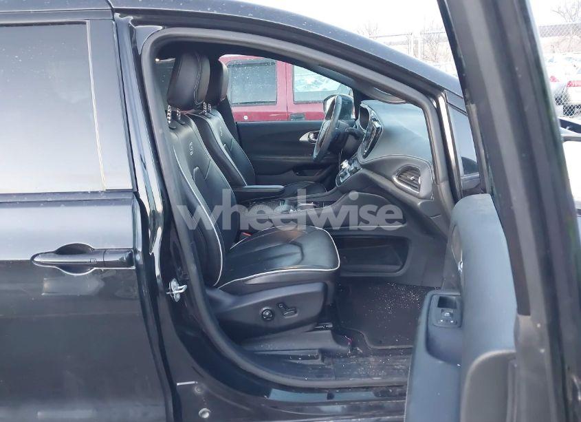 Photo 5 of 2021 Chrysler Pacifica HYBRID LIMITED (VIN 2C4RC1S78MR521915)