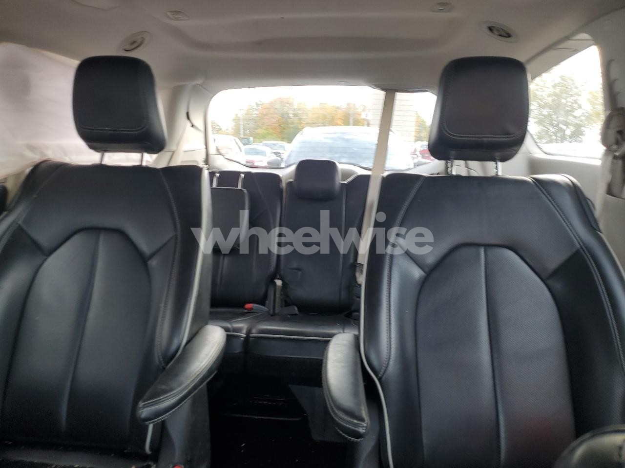 Photo 10 of 2022 CHRYSLER PACIFICA HYBRID LIMITED (VIN 2C4RC1S78NR143855)