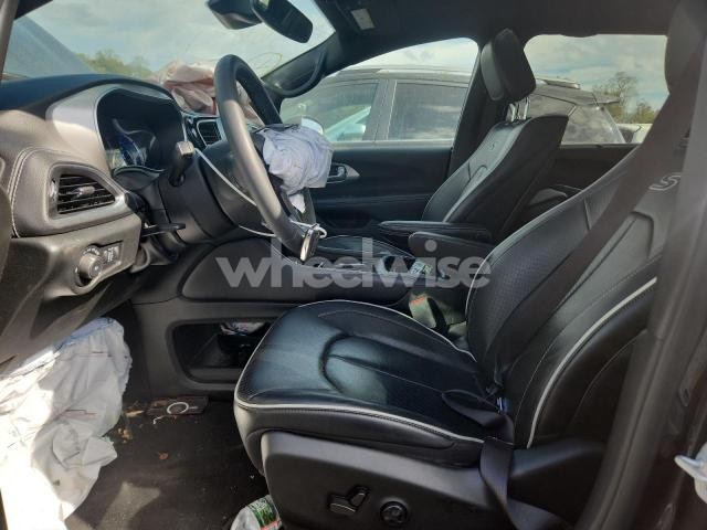 Photo 9 of 2022 CHRYSLER PACIFICA HYBRID LIMITED (VIN 2C4RC1S78NR207747)