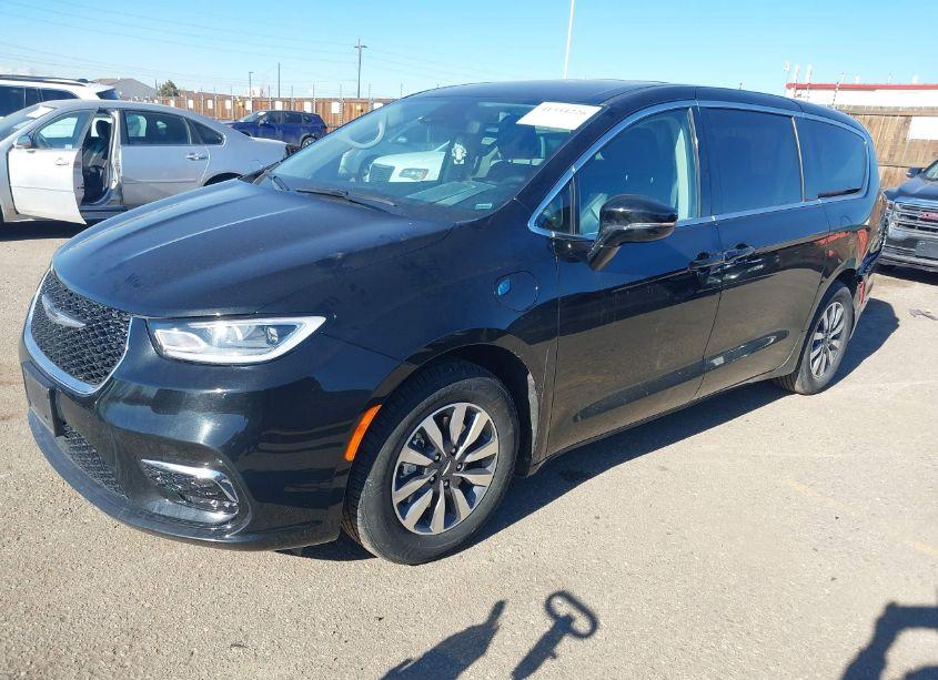 Photo 2 of 2024 Chrysler Pacifica HYBRID SELECT (VIN 2C4RC1S79RR134586)