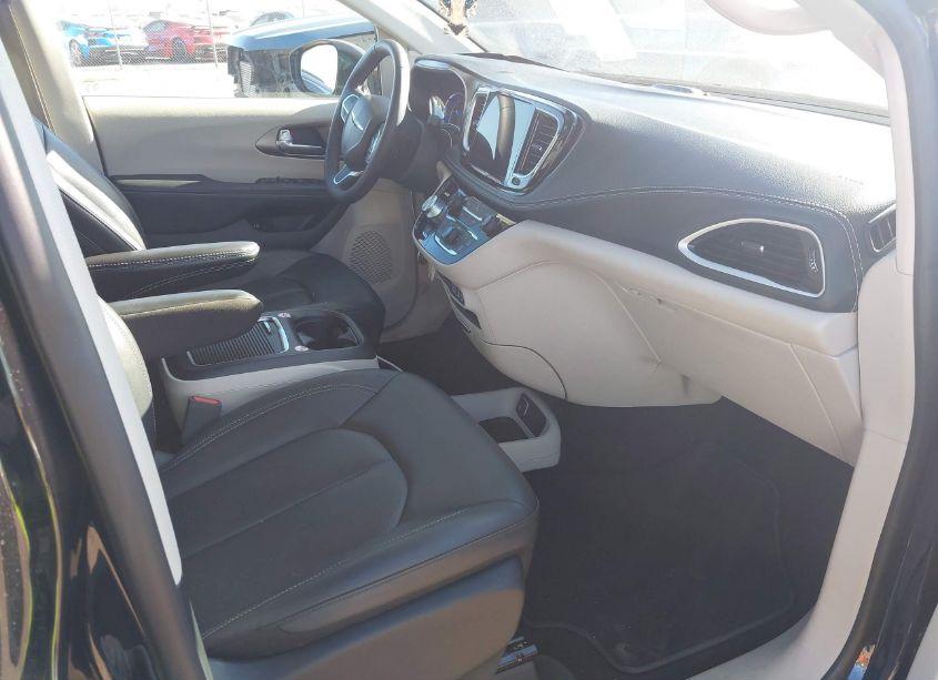 Photo 5 of 2024 Chrysler Pacifica HYBRID SELECT (VIN 2C4RC1S79RR134586)