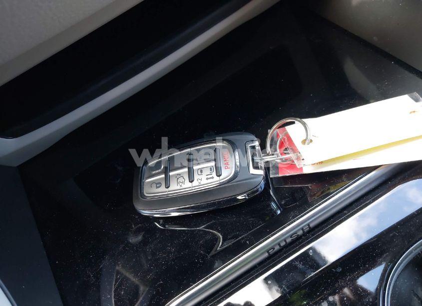 Photo 11 of 2022 Chrysler Pacifica HYBRID LIMITED (VIN 2C4RC1S7XNR152329)