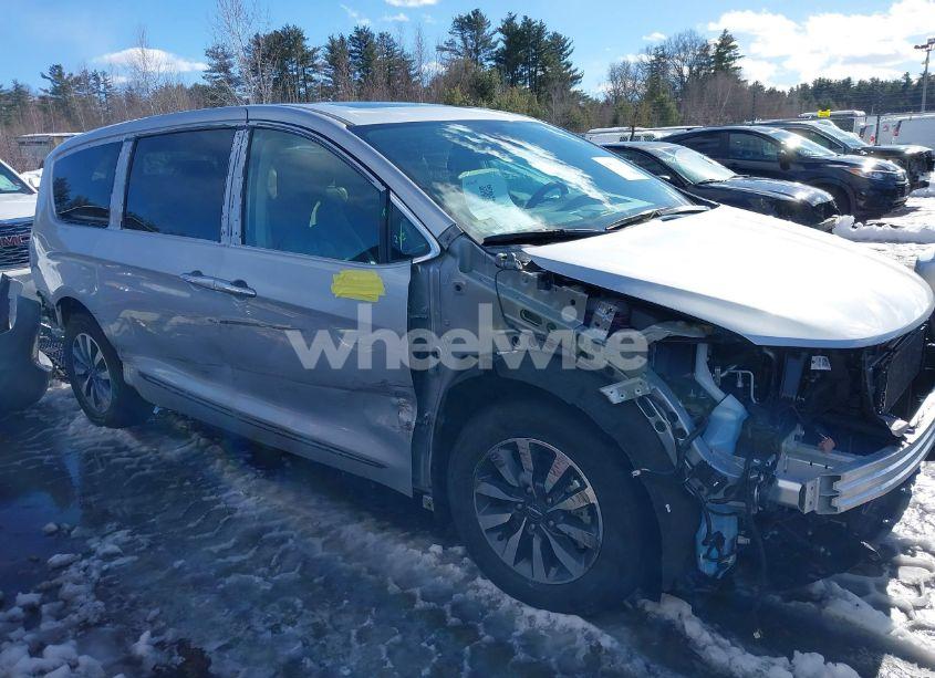 Photo 14 of 2022 Chrysler Pacifica HYBRID LIMITED (VIN 2C4RC1S7XNR152329)