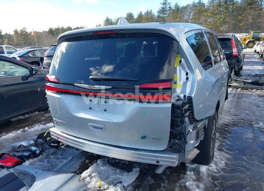 Photo 17 of 2022 Chrysler Pacifica HYBRID LIMITED (VIN 2C4RC1S7XNR152329)