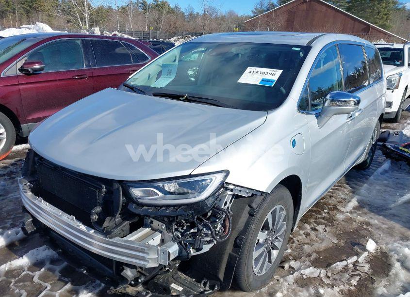Photo 2 of 2022 Chrysler Pacifica HYBRID LIMITED (VIN 2C4RC1S7XNR152329)
