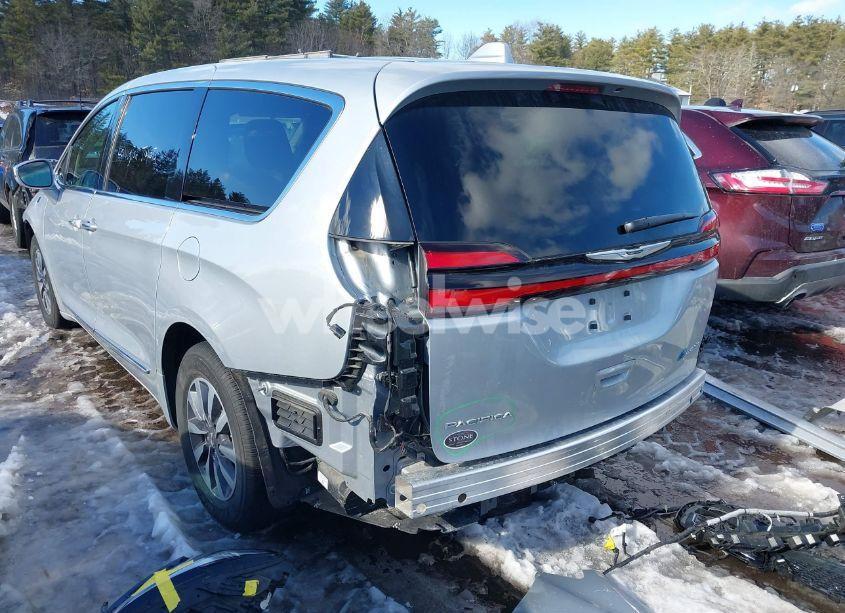 Photo 3 of 2022 Chrysler Pacifica HYBRID LIMITED (VIN 2C4RC1S7XNR152329)