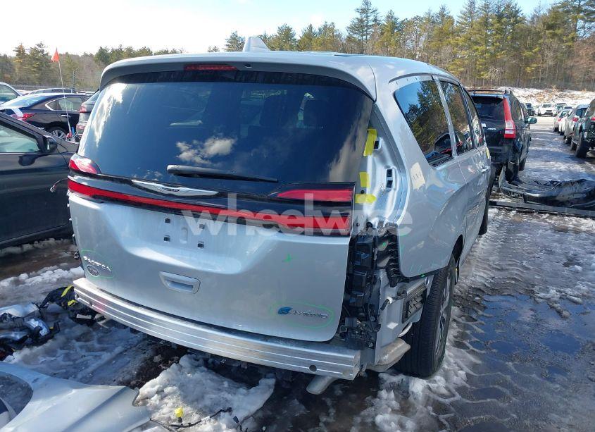 Photo 4 of 2022 Chrysler Pacifica HYBRID LIMITED (VIN 2C4RC1S7XNR152329)