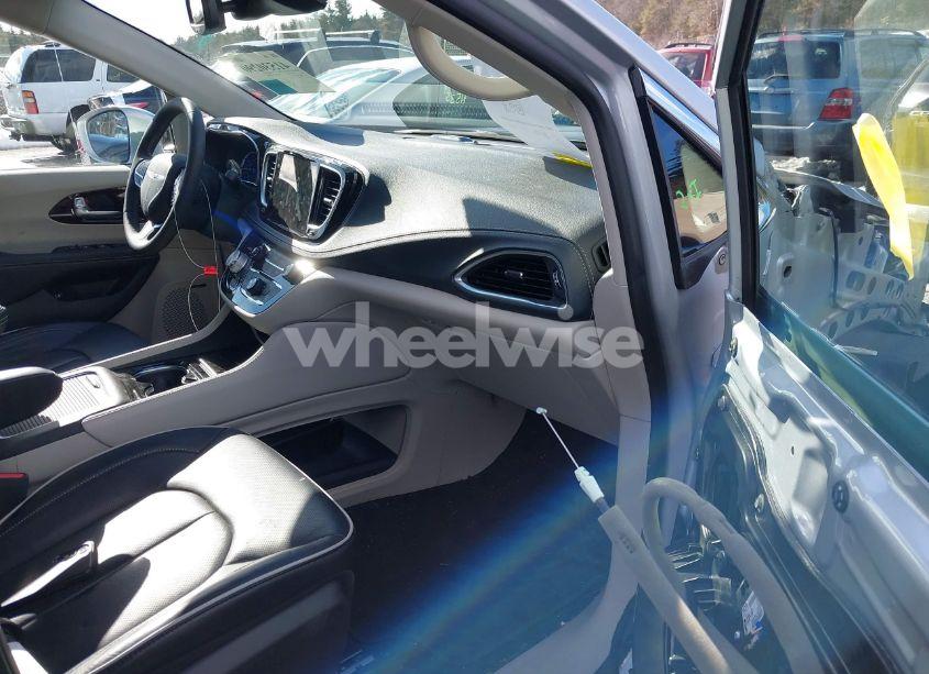 Photo 5 of 2022 Chrysler Pacifica HYBRID LIMITED (VIN 2C4RC1S7XNR152329)