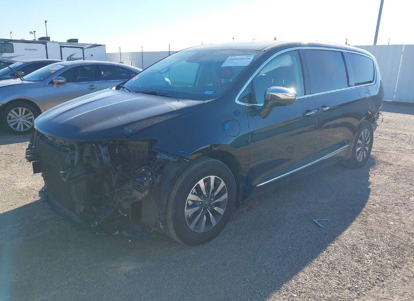 Photo 2 of 2022 Chrysler Pacifica HYBRID LIMITED (VIN 2C4RC1S7XNR217065)