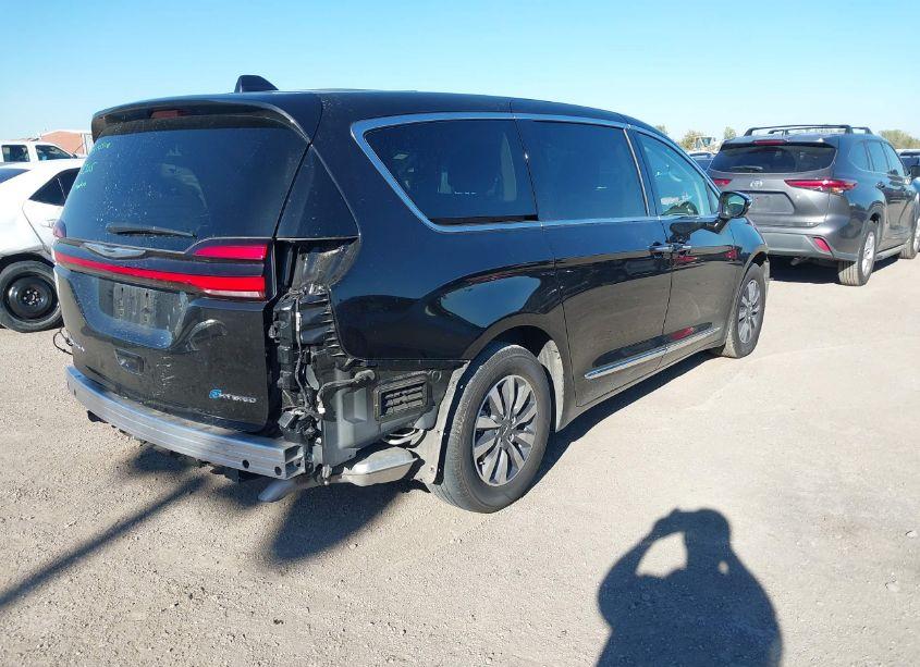 Photo 4 of 2022 Chrysler Pacifica HYBRID LIMITED (VIN 2C4RC1S7XNR217065)