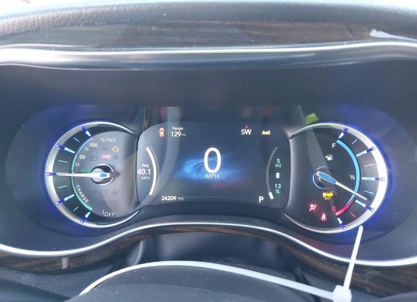 Photo 7 of 2022 Chrysler Pacifica HYBRID LIMITED (VIN 2C4RC1S7XNR217065)