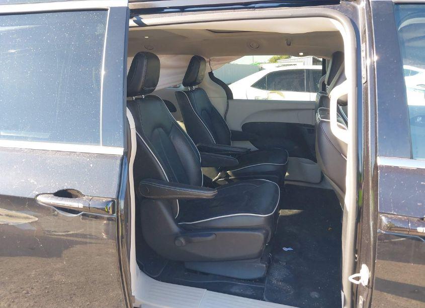 Photo 8 of 2022 Chrysler Pacifica HYBRID LIMITED (VIN 2C4RC1S7XNR217065)