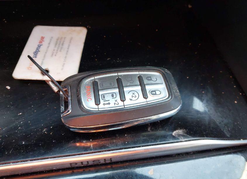 Photo 11 of 2023 Chrysler Pacifica HYBRID LIMITED (VIN 2C4RC1S7XPR595132)