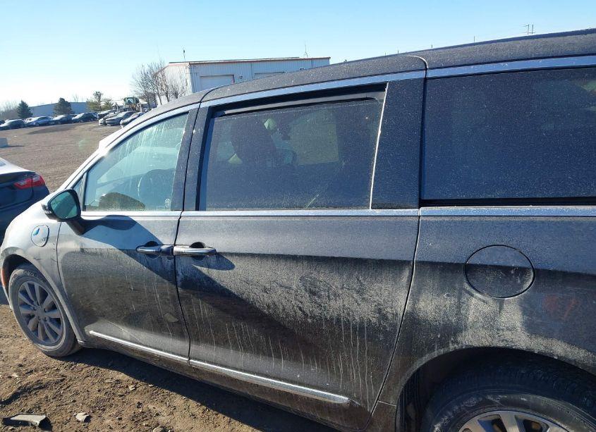 Photo 14 of 2023 Chrysler Pacifica HYBRID LIMITED (VIN 2C4RC1S7XPR595132)