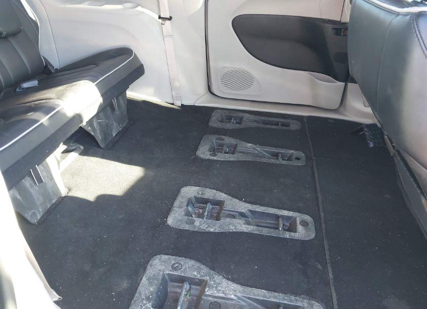 Photo 8 of 2023 Chrysler Pacifica HYBRID LIMITED (VIN 2C4RC1S7XPR595132)