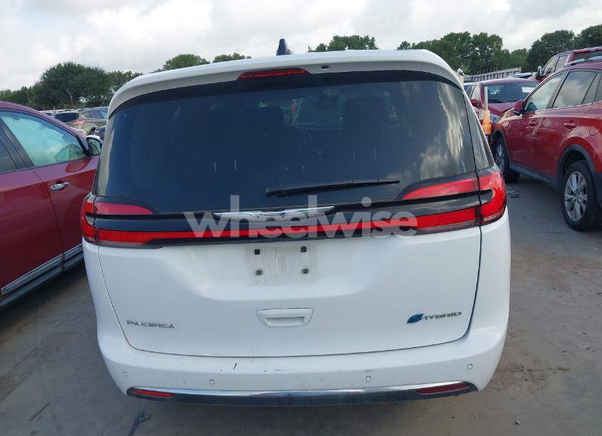 Photo 16 of 2024 Chrysler Pacifica HYBRID SELECT (VIN 2C4RC1S7XRR153826)