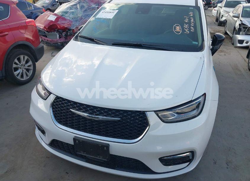 Photo 6 of 2024 Chrysler Pacifica HYBRID SELECT (VIN 2C4RC1S7XRR153826)