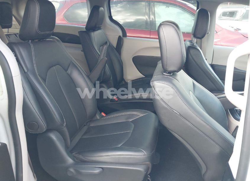 Photo 8 of 2024 Chrysler Pacifica HYBRID SELECT (VIN 2C4RC1S7XRR153826)