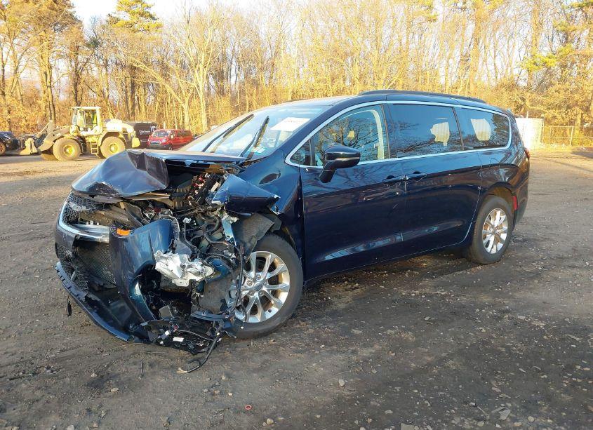 Photo 2 of 2022 Chrysler Pacifica TOURING L AWD (VIN 2C4RC3BG0NR228216)