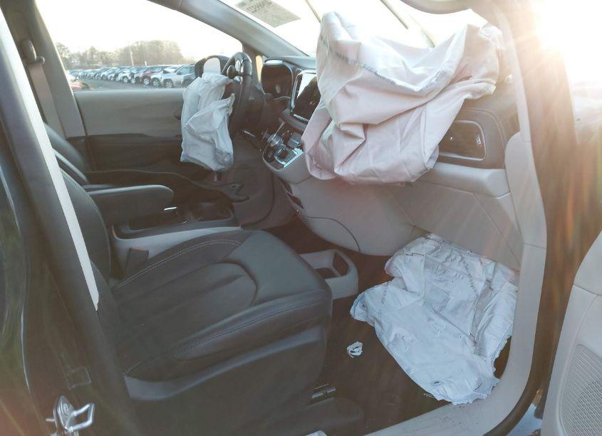 Photo 5 of 2022 Chrysler Pacifica TOURING L AWD (VIN 2C4RC3BG0NR228216)