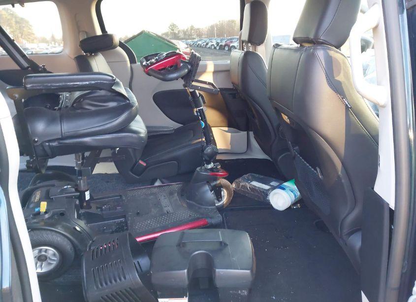 Photo 8 of 2022 Chrysler Pacifica TOURING L AWD (VIN 2C4RC3BG0NR228216)