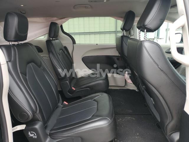 2024 CHRYSLER PACIFICA TOURING L (VIN 2C4RC3BG0RR193554) main photo