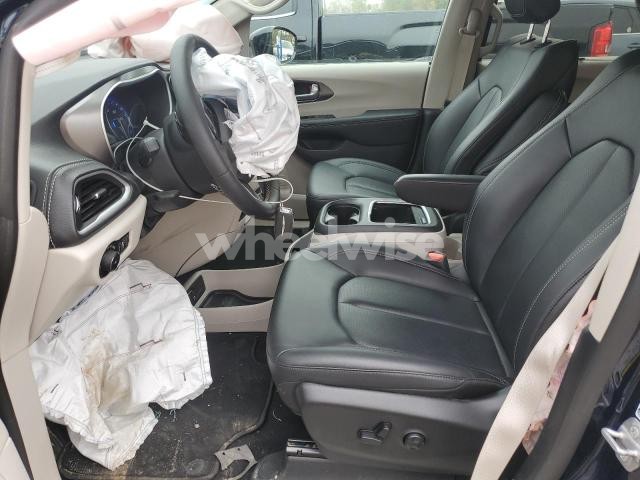 Photo 5 of 2024 CHRYSLER PACIFICA TOURING L (VIN 2C4RC3BG0RR193554)