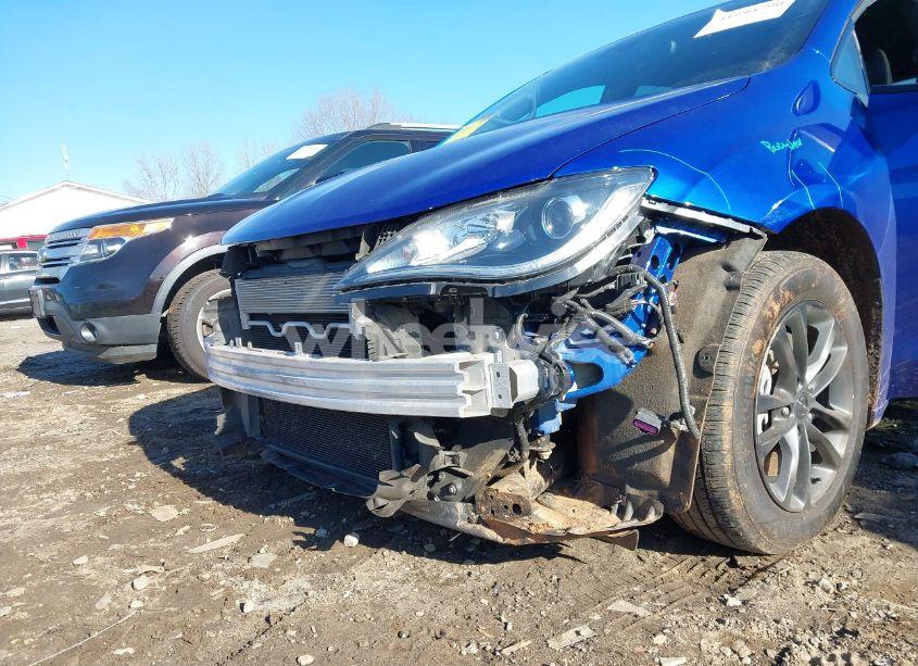 Photo 6 of 2020 Chrysler Pacifica AWD LAUNCH EDITION (VIN 2C4RC3BG1LR123861)