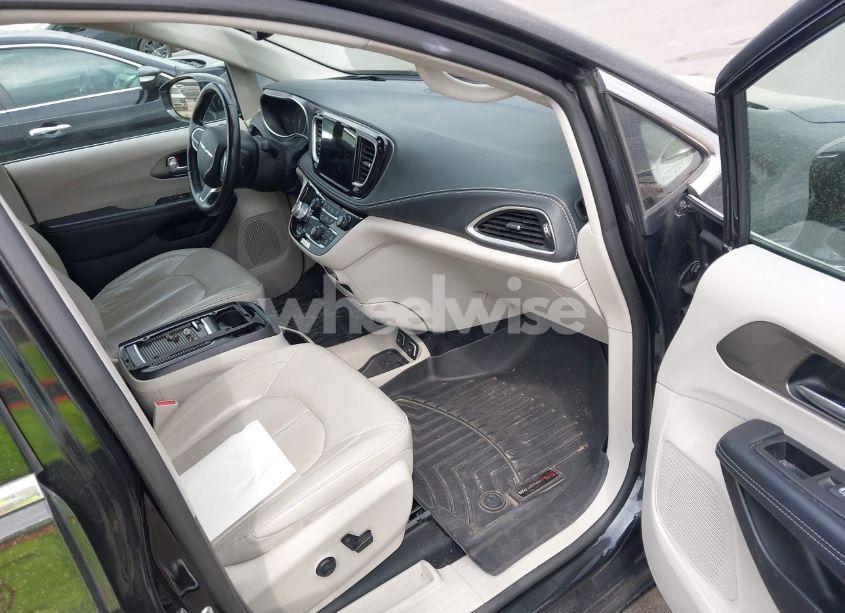 Photo 5 of 2021 Chrysler Pacifica TOURING L AWD (VIN 2C4RC3BG4MR523141)