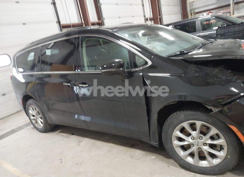 Photo 13 of 2021 Chrysler Pacifica TOURING L AWD (VIN 2C4RC3BG4MR606388)