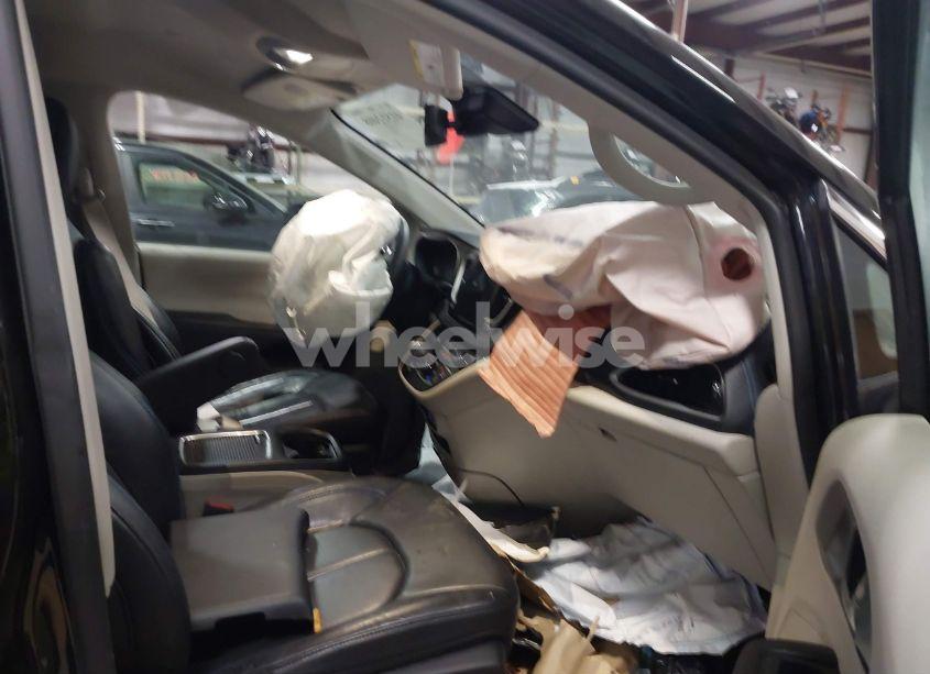 Photo 5 of 2021 Chrysler Pacifica TOURING L AWD (VIN 2C4RC3BG4MR606388)