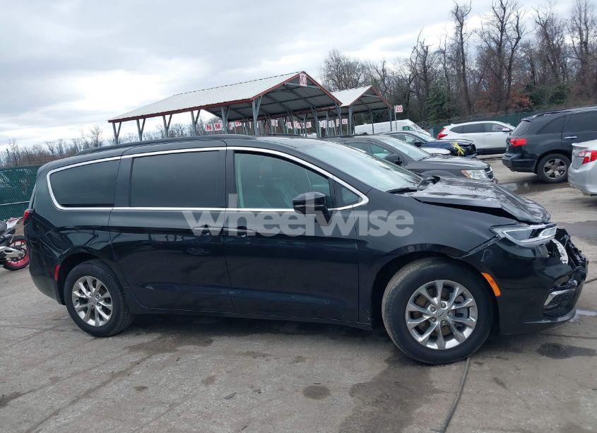 Photo 13 of 2022 Chrysler Pacifica TOURING L AWD (VIN 2C4RC3BG6NR164599)