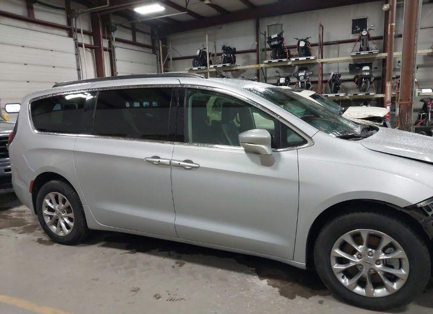 Photo 14 of 2022 Chrysler Pacifica TOURING L AWD (VIN 2C4RC3BG6NR183833)