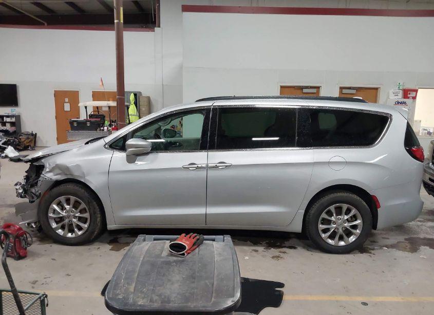 Photo 15 of 2022 Chrysler Pacifica TOURING L AWD (VIN 2C4RC3BG6NR183833)