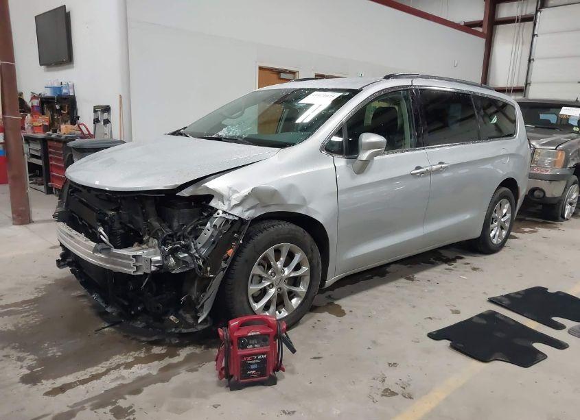 Photo 2 of 2022 Chrysler Pacifica TOURING L AWD (VIN 2C4RC3BG6NR183833)