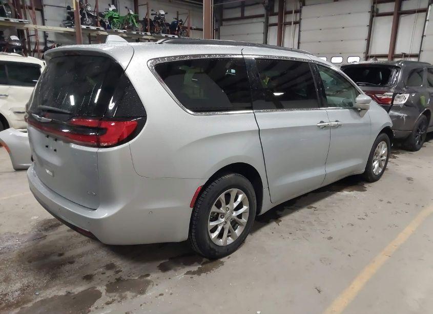 Photo 4 of 2022 Chrysler Pacifica TOURING L AWD (VIN 2C4RC3BG6NR183833)